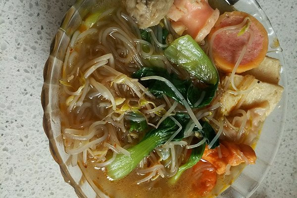 煮道骨汤麻辣烫